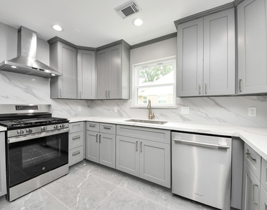 8007 Rowan Lane - Photo Thumbnail 29
