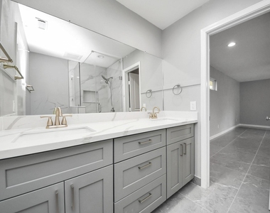 8007 Rowan Lane - Photo Thumbnail 6