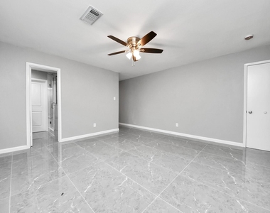 8007 Rowan Lane - Photo Thumbnail 8
