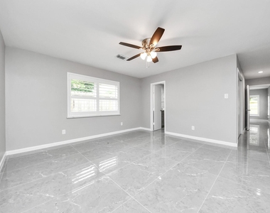 8007 Rowan Lane - Photo Thumbnail 10