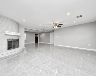 8007 Rowan Lane - Photo Thumbnail 20
