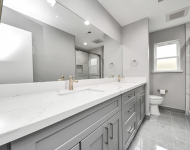 8007 Rowan Lane - Photo Thumbnail 17