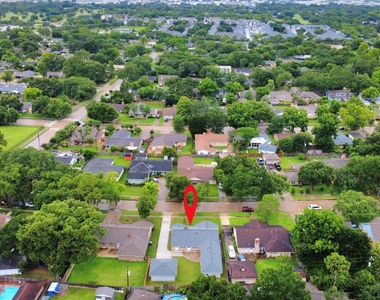 8007 Rowan Lane - Photo Thumbnail 3