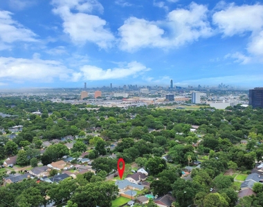 8007 Rowan Lane - Photo Thumbnail 2