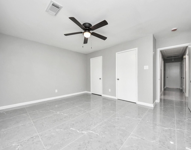 8007 Rowan Lane - Photo Thumbnail 15