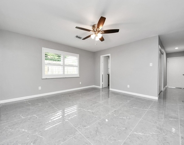 8007 Rowan Lane - Photo Thumbnail 9