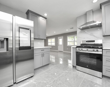 8007 Rowan Lane - Photo Thumbnail 30