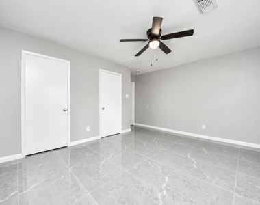 8007 Rowan Lane - Photo Thumbnail 16