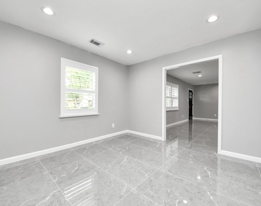 8007 Rowan Lane - Photo Thumbnail 25