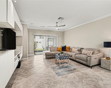 10462 Weldon Cork Way - Photo Thumbnail 3
