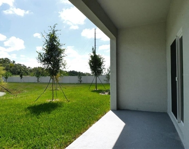 2541 Sunray Venus Way - Photo Thumbnail 16