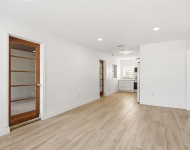 4325 S Coolidge Avenue - Photo Thumbnail 5
