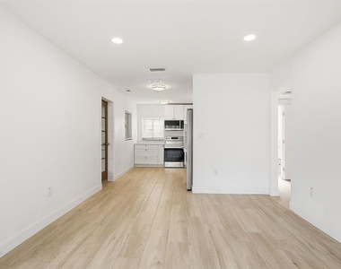 4325 S Coolidge Avenue - Photo Thumbnail 6