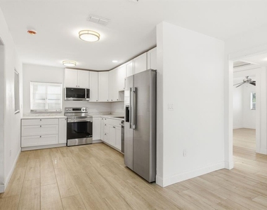 4325 S Coolidge Avenue - Photo Thumbnail 7