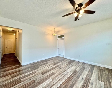 11618 Ashton Field Avenue - Photo Thumbnail 6