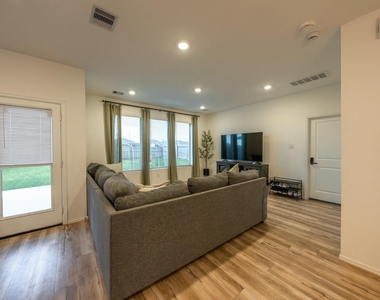 9335 Pavonia Fawn Drive - Photo Thumbnail 5