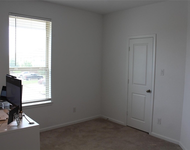 4203 Champlain Way - Photo Thumbnail 24