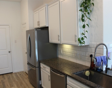 4203 Champlain Way - Photo Thumbnail 12