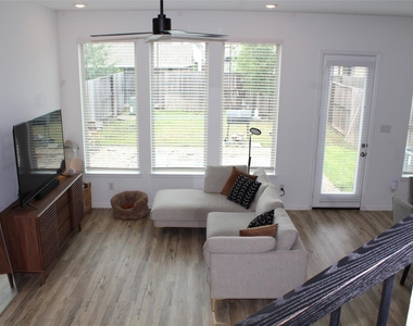 4203 Champlain Way - Photo Thumbnail 6