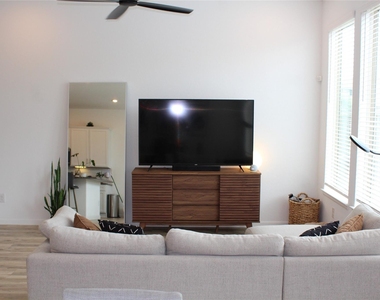 4203 Champlain Way - Photo Thumbnail 9