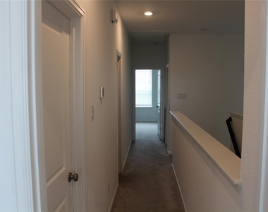 4203 Champlain Way - Photo Thumbnail 21