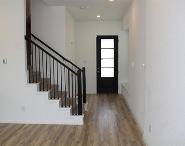 4203 Champlain Way - Photo Thumbnail 5