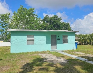 1147 32nd Street S - Photo Thumbnail 1