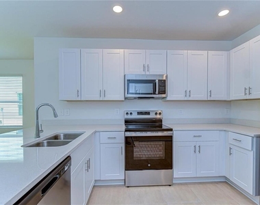 13341 Tropical Breeze Way - Photo Thumbnail 6