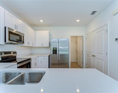 13341 Tropical Breeze Way - Photo Thumbnail 7