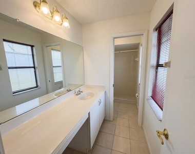 1015 Ocala Woods Lane - Photo Thumbnail 5