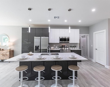 946 Flanders Street - Photo Thumbnail 7