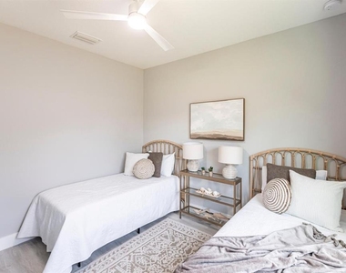 946 Flanders Street - Photo Thumbnail 28