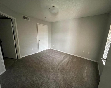2206 Antigua Place - Photo Thumbnail 8