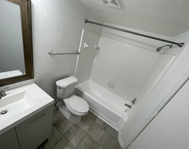 2206 Antigua Place - Photo Thumbnail 9