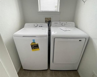 2206 Antigua Place - Photo Thumbnail 14