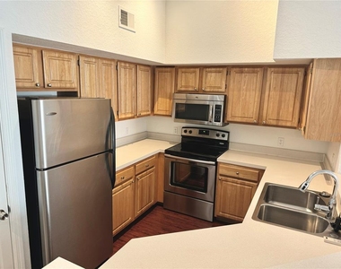 13028 Plantation Park Circle - Photo Thumbnail 4
