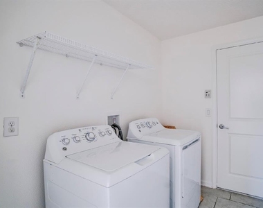 9347 Revere Avenue - Photo Thumbnail 18