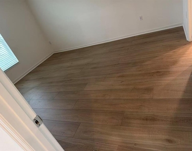 9347 Revere Avenue - Photo Thumbnail 9