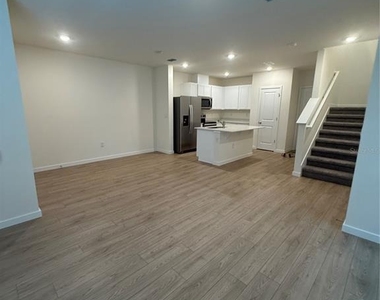 588 Preston Cove Drive - Photo Thumbnail 3