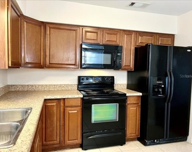 209 Avenue B Se - Photo Thumbnail 7