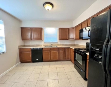 209 Avenue B Se - Photo Thumbnail 6