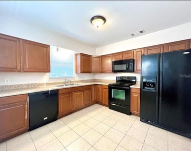 209 Avenue B Se - Photo Thumbnail 8
