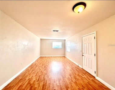 209 Avenue B Se - Photo Thumbnail 4