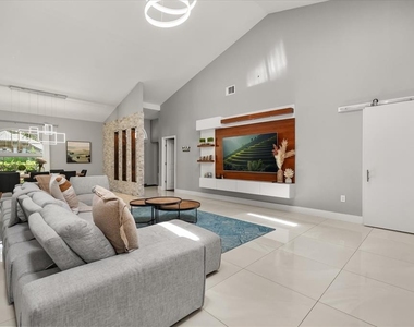 8050 Rural Retreat Court - Photo Thumbnail 3