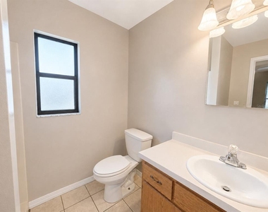 1423 Montana Avenue - Photo Thumbnail 19