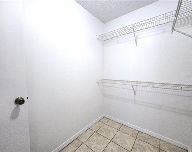 1423 Montana Avenue - Photo Thumbnail 13