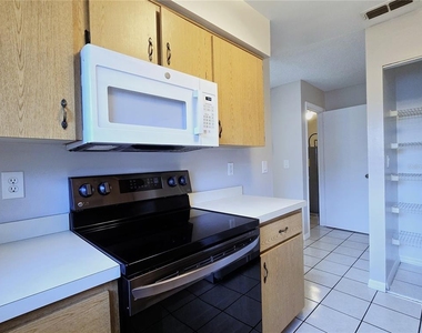 1423 Montana Avenue - Photo Thumbnail 6