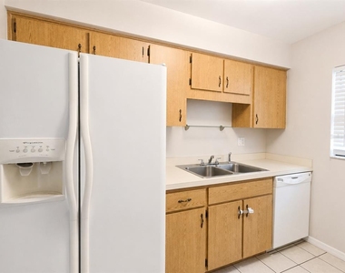 1423 Montana Avenue - Photo Thumbnail 6