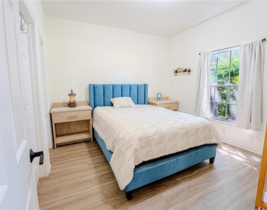 1236 N Fairway Drive - Photo Thumbnail 4