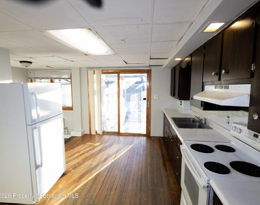 418 E Market Street - Photo Thumbnail 5